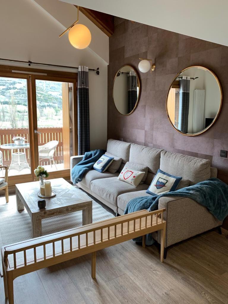 Tuca Del Mont Apartment Benasque Bagian luar foto