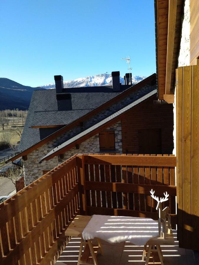 Tuca Del Mont Apartment Benasque Bagian luar foto